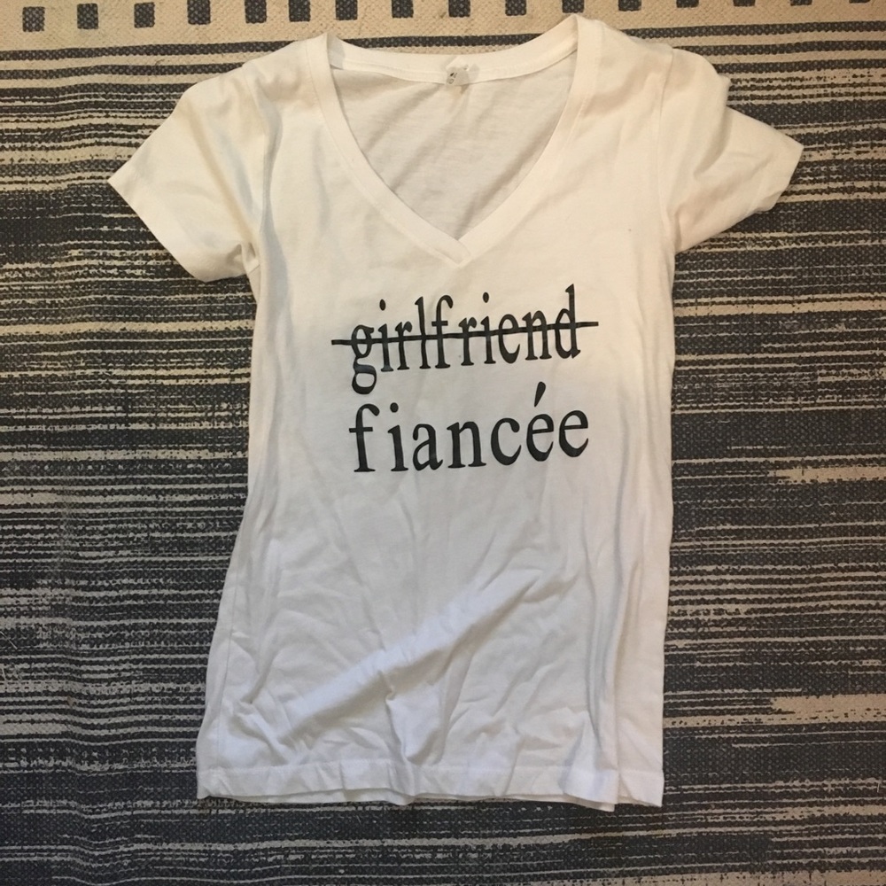 Fiancée v neck